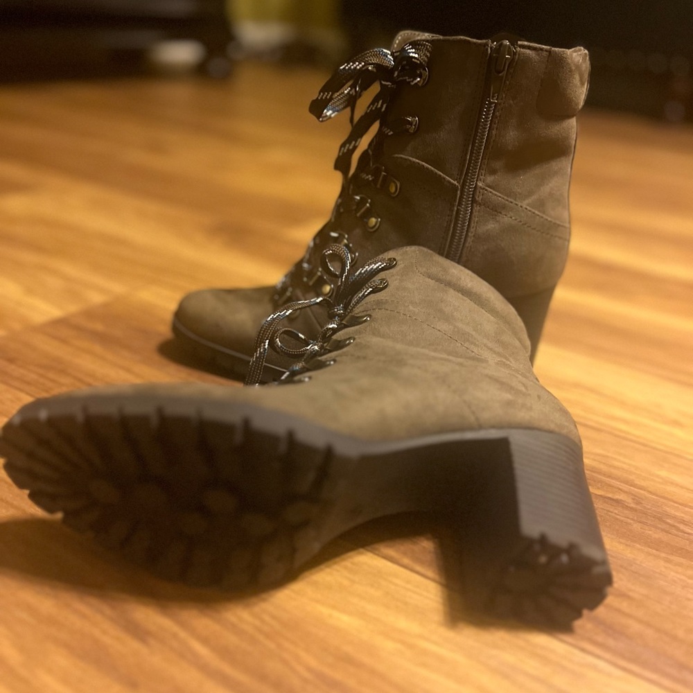 Block Ankle Boot With Zipper On The Side . - image 5